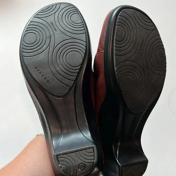 Aravon - 8.5, leather clog style slip on - Picture 7 of 7